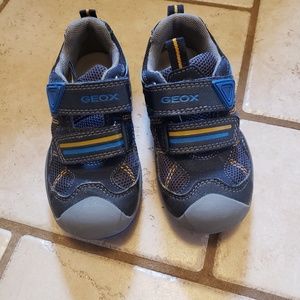 Geox EUC size 9 boys shoes